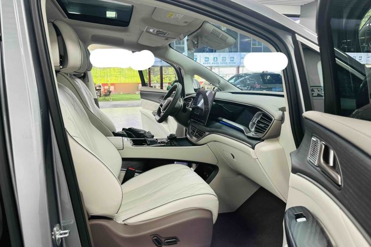 Used Denza D9 2022 DM-i 970 Four-Wheel Drive Flagship Model
