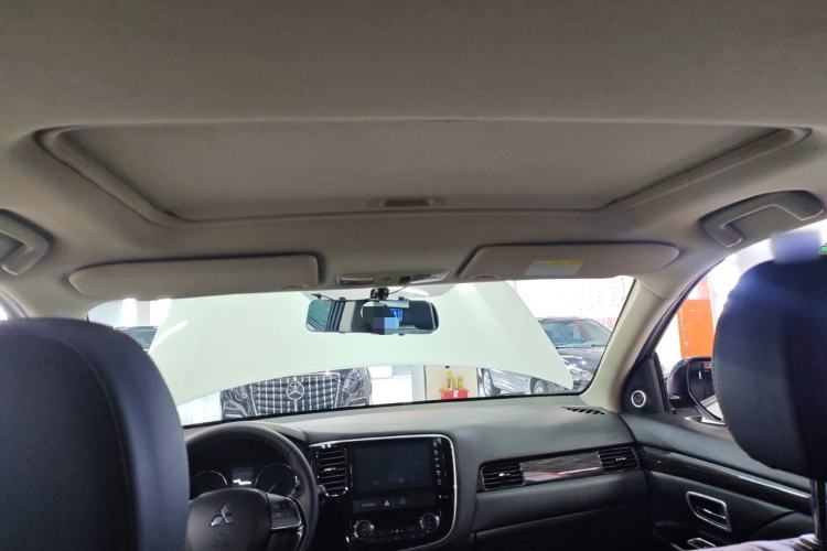 Used Mitsubishi Outlander 2019 2.0L Two-Wheel Drive Comfort Edition 5 Seats China VI Standard
