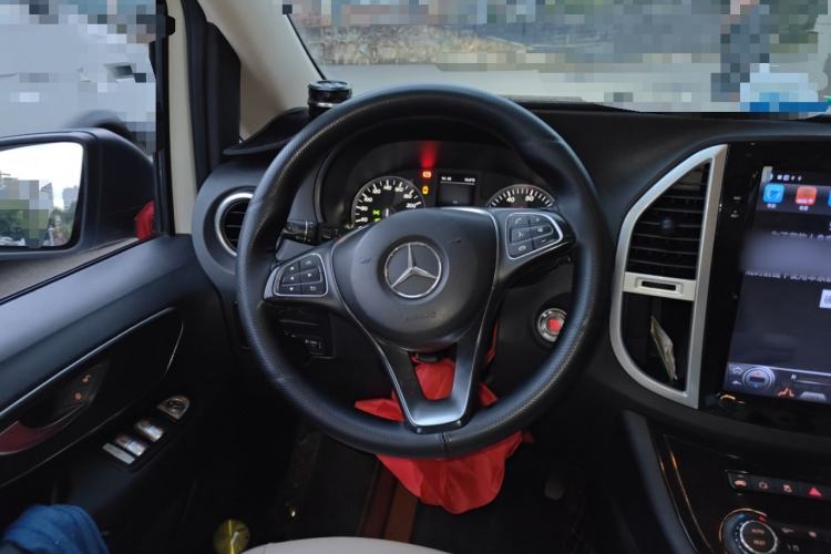 Used Mercedes-Benz Vito 2016 2.0T Elite Version 9-seater
