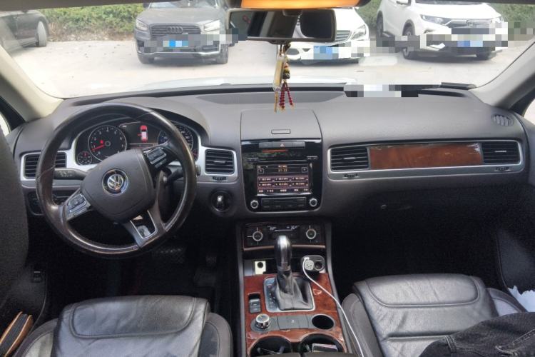 Used Volkswagen Touareg 2015 3.0 TSI Standard Model Center Console