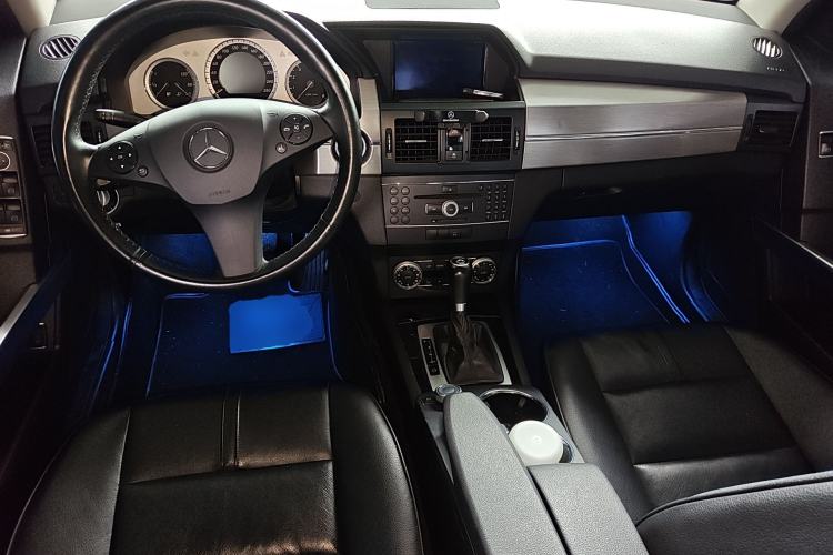 Used Mercedes-Benz GLK-Class 2011 GLK 300 4MATIC Luxury Model Center Console