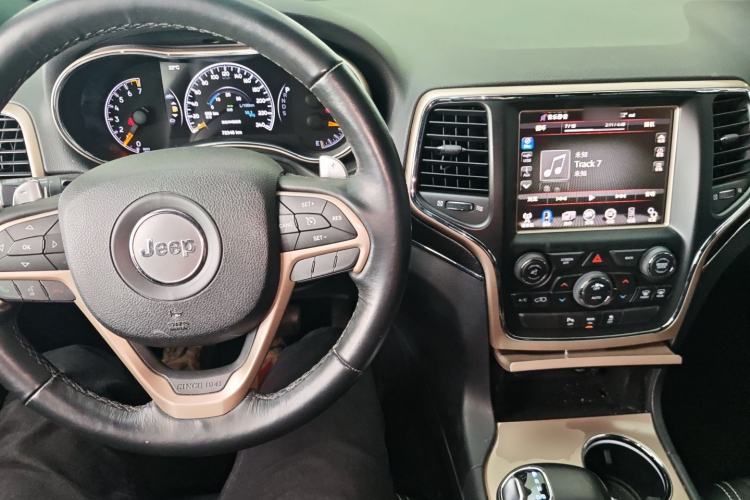 Used Jeep Grand Cherokee 2015 3.0L Comfort Navigation Edition
