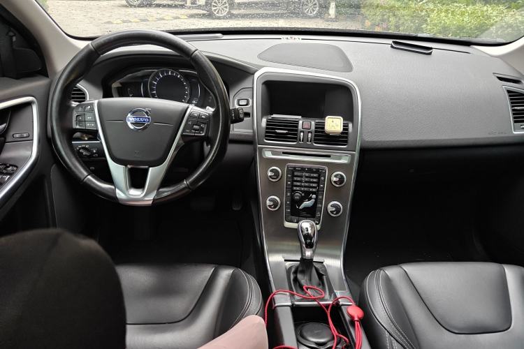 Used Volvo XC60 2015 T5 AWD Smart Drive Edition Center Console