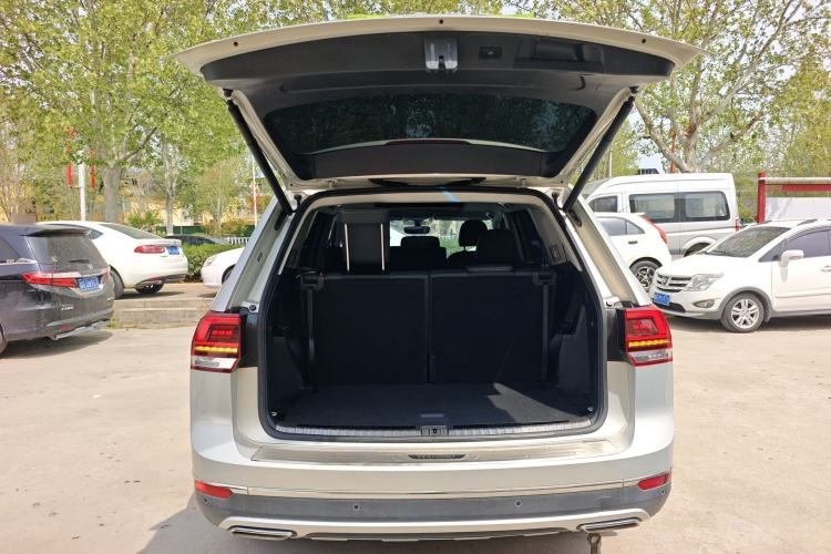 Used Volkswagen Teramont 2020 Revised Version 330TSI Two-Wheel Drive Luxury Edition Trunk