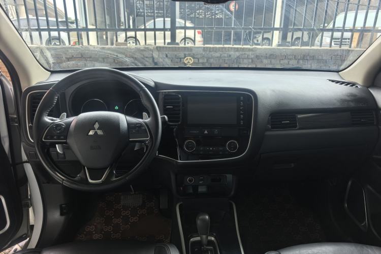 Used Mitsubishi Outlander 2019 2.4L 4x4 Zhi Xiang Edition 5 Seats China V Emission Standard