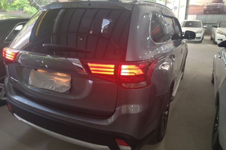 Used Mitsubishi Outlander 2016 2.4L 4x4 Elite Edition 5 Seats Rear Right 45 Deg