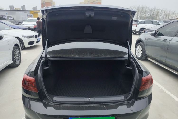 Used Volkswagen Magotan 2026 30 Million Vehicles Selected Model 380TSI DSG Luxury Edition Trunk