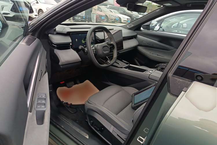 Used Lynk & Co 08 EM-P 2023 220km All-Wheel-Drive Performance Halo