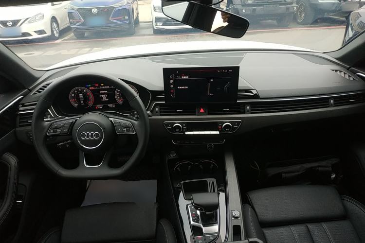 Used Audi A4L 2023 40 TFSI Luxury Dynamic Model Center Console