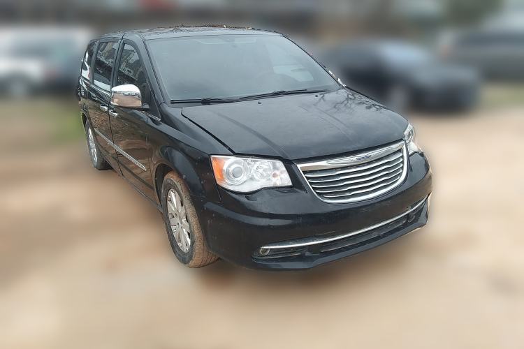 Used Chrysler Grand Voyager 2013 3.6L Luxury Edition Front Right 45 Deg