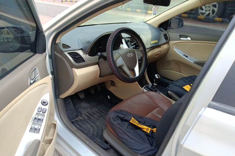 Used Hyundai Verna (older generation) 2010 Sedan 1.4L Manual Comfort GS Driver Seat