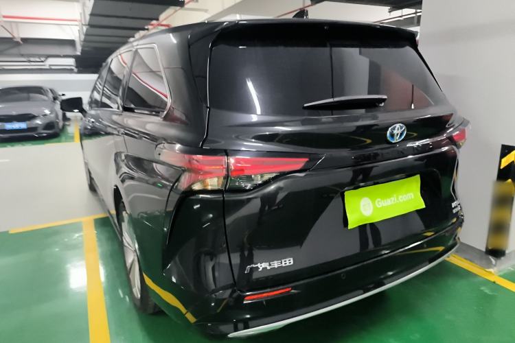 Used Toyota SIENNA 2023 2.5L Hybrid Deluxe Edition