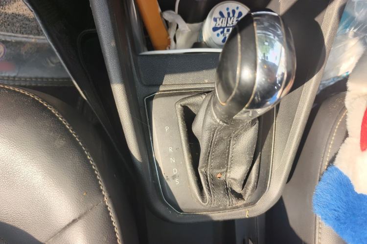 Used Volkswagen Santana 2016 1.6L Automatic Comfort Edition Gear Lever