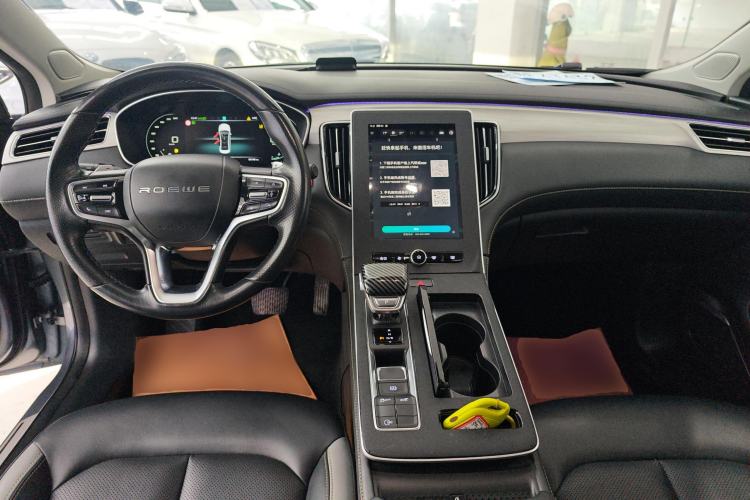 Used Roewe i6 MAX 2020 300TGI Automatic Supreme Edition with Cool Sunroof and Advanced Driving Features
