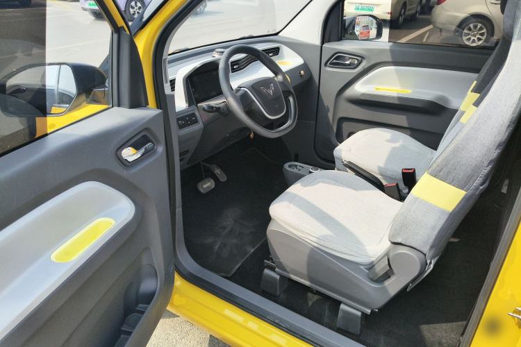 Used Wuling Hongguang MINIEV 2021 Macaron Premium Model – Lithium Iron Phosphate Driver Seat