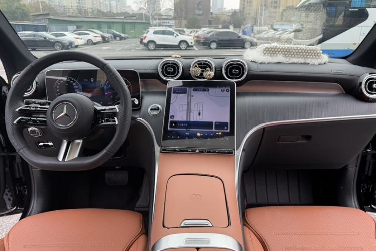 Used Mercedes-Benz GLC 2024 Facelifted GLC 260 L 4MATIC Luxury Version 5 Seats