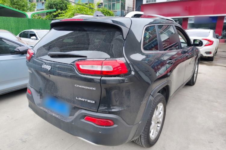 Used Jeep Cherokee 2017 2.0L Superior Edition