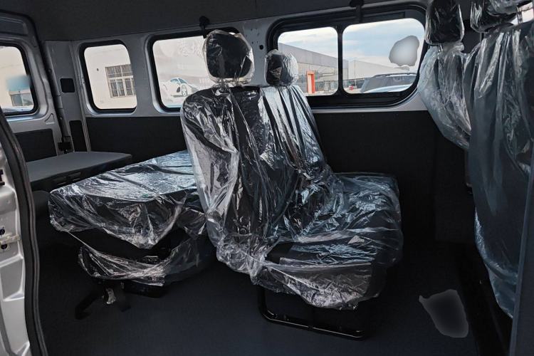 Used Dongfeng Yufeng Yufeng 2023 V9+ 2.0T Manual Front-Wheel-Drive Multi-Function Mid-Roof Van with 7/8/9 Seats
