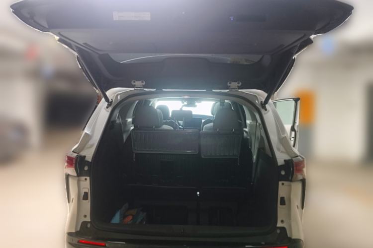 Used Toyota Granvia 2022 2.5L Hybrid Premium Edition Trunk