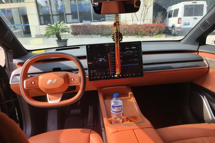 Used ONVO L60 2024 60 kWh Rear-Drive Version Center Console