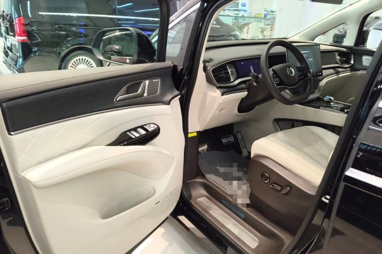 Used Denza D9 2025 DM-i Intelligent Drive 1020 Four-Wheel Drive Flagship Model