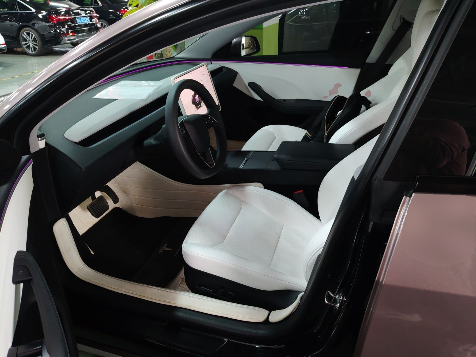 Переднее сиденье в автомобиле