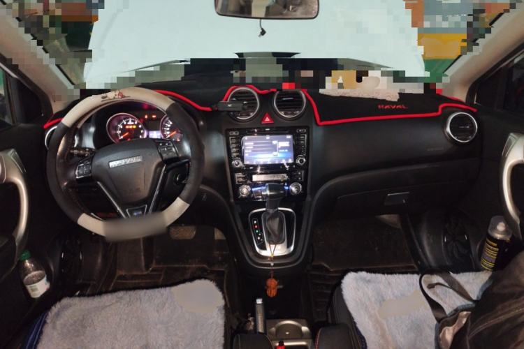 Used Haval H6 2016 Upgraded Model 1.5T Automatic Two-Wheel Drive Elite Version Center Console