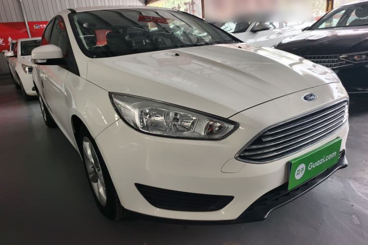 Used Ford Focus 2018 Hatchback Classic 1.6L Automatic Comfort Plus SmartDrive Edition Front Right 45 Deg