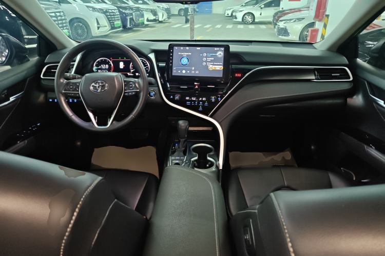 Used Toyota Camry 2022 2.5S Knight Edition Center Console