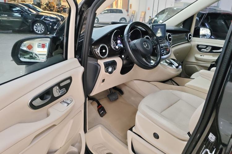 Used Mercedes-Benz V-Class 2017 V 260 Avantgarde Edition Driver Seat