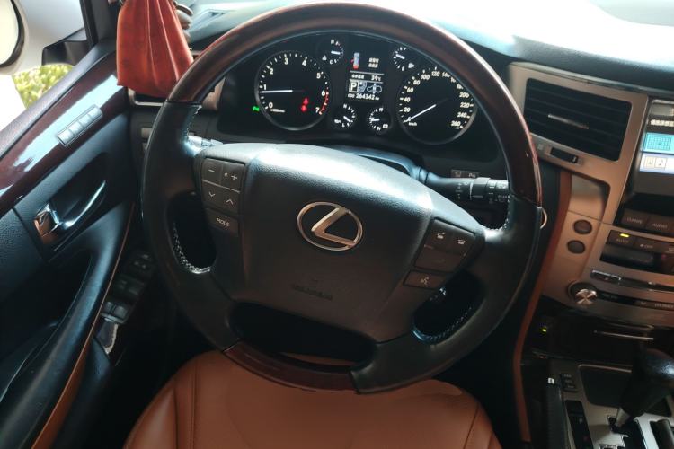 Used Lexus LX 2013 570