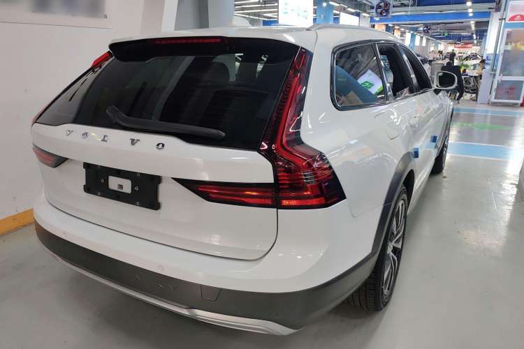 Used Volvo V90 2022 Cross Country B5 AWD Smart Range Edition
