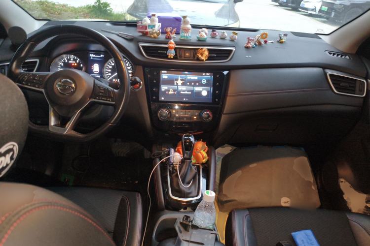 Used Nissan Qashqai 2019 2.0L CVT Luxury Edition Center Console