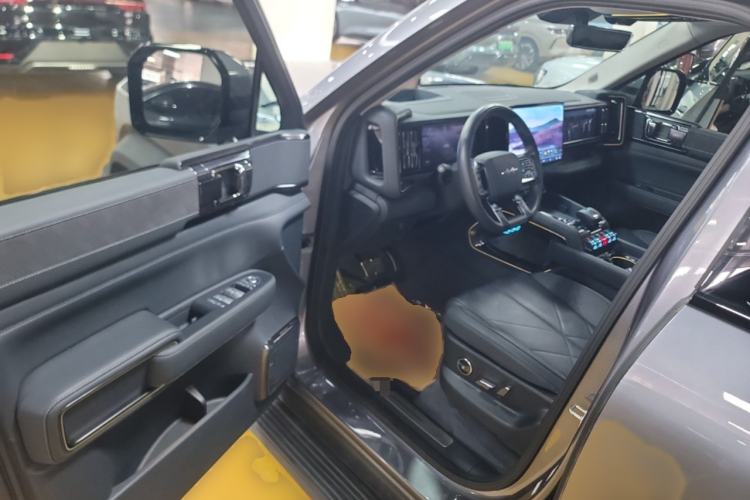 Used Formula Leopard Leopard 5 2023 Navigator Edition