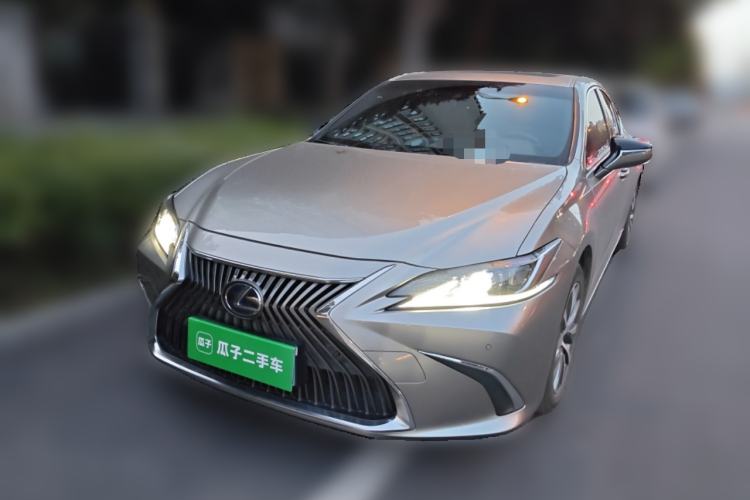 Used Lexus ES 2020 300h Premier Edition