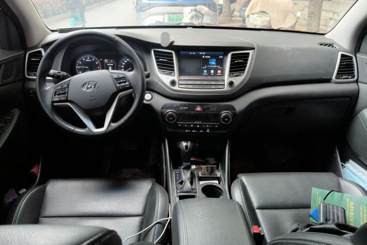 Used Hyundai Tucson 2015 1.6T Dual-Clutch Two-Wheel-Drive Leading Model Center Console