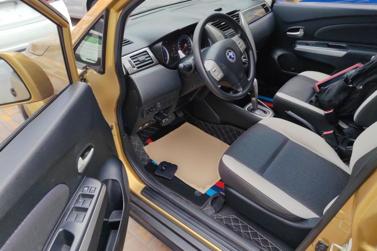 Used Venucia R50X 2015 1.6L Automatic Luxury Edition
