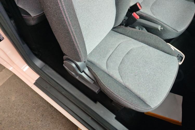 Used Chery QQ Ice Cream 2022 170km Sundae Phosphate Lithium-Ion Right Front Seat