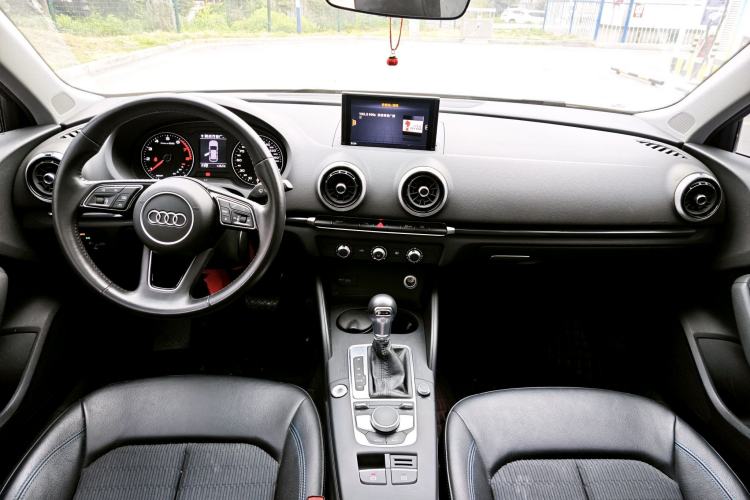 Used Audi A3 2019 Sportback 35 TFSI Fashion Edition China VI Emission Standard Interior 1