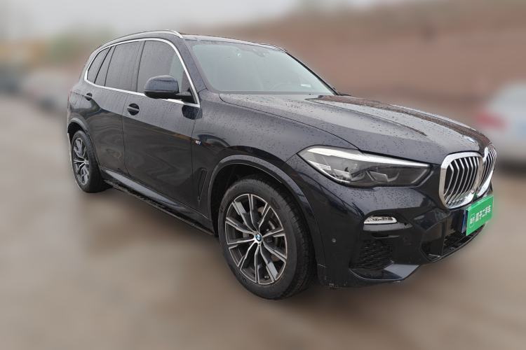 Used BMW X5 2020 xDrive30i M Sport Package Front Right 45 Deg
