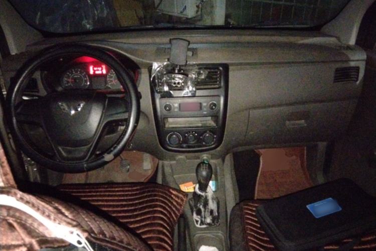 Used Wuling Rongguang V 2018 1.5L Practical Version Center Console