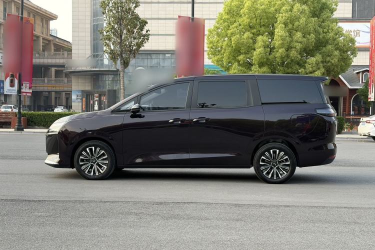 Used Wuling Starlight 730 2025 Model Plug-in Hybrid 125km Luxury Edition