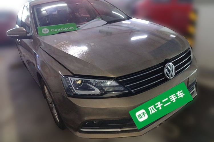 Used Volkswagen Sagitar 2015 230TSI Automatic Comfort Version Front Right 45 Deg