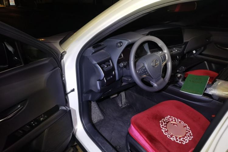 Used Lexus UX 2022 260h Explore-Cool Edition Driver Seat