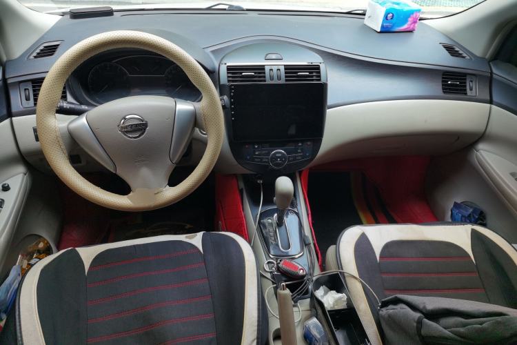 Used Nissan Tiida 2014 1.6L CVT Cool Cafe Edition Center Console