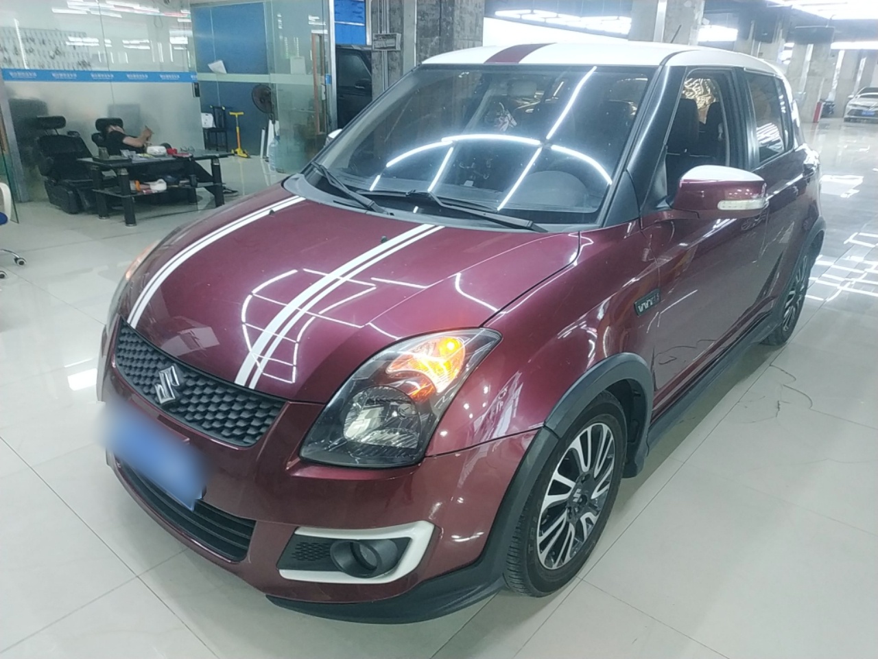 Под передней частью автомобиля