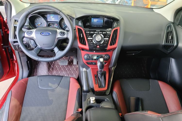 Used Ford Focus 2012 Hatchback 2.0L Automatic Luxury Sport Model Center Console