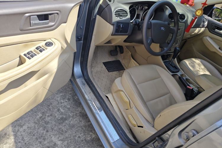 Used Ford Focus 2011 Sedan 1.8L Automatic Fashion Edition
