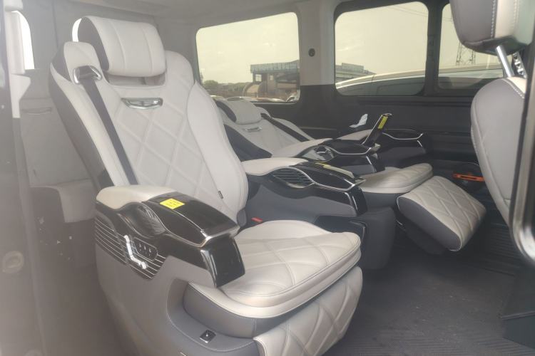 Used Ford Transit T8 2024 T8 2.3T Diesel Automatic Mid-axle Mid-roof 7-seater Business & Travel Edition
