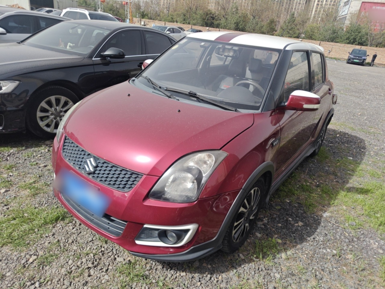 Под передней частью автомобиля